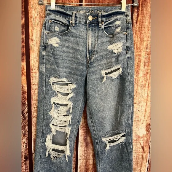 American Eagle Outfitters | Distressed Highest Rise 90’s Boyfriend Jeans - Picture 3 of 12